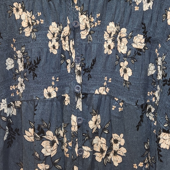 TORRID Size 1 Cute Blue and White Floral Long Sleeves EUC Top - Picture 5 of 13